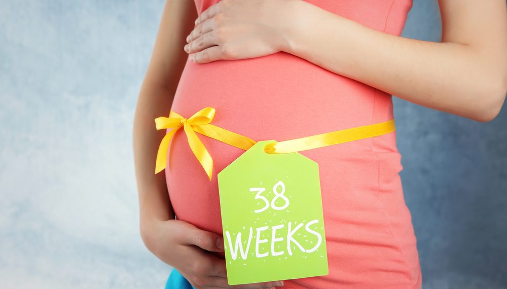 Para la semana 38, su bebé tiene el tamaño de un tallo de ruibarbo.