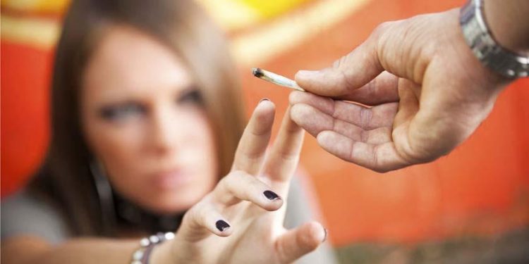 Cómo identificar signos de uso de drogas en adolescentes