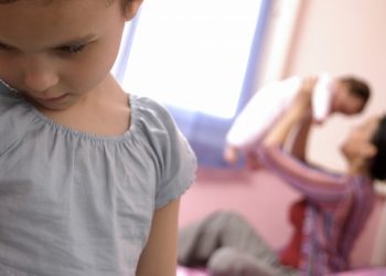 ¿Cómo manejar los celos entre hermanos?