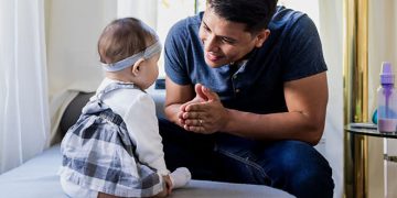 Maneras seguras de COVID para abordar el retraso del desarrollo del bebé