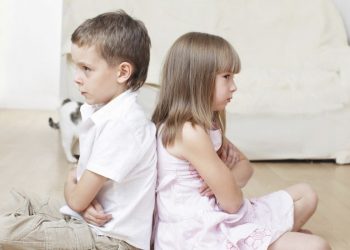 Hermanos distintos, educación distinta