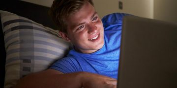 ¿Qué efectos tiene la pornografía en niños y adolescentes?