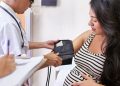 Las mujeres embarazadas deben ser incluidas en los ensayos de la vacuna COVID-19, dice Pfizer