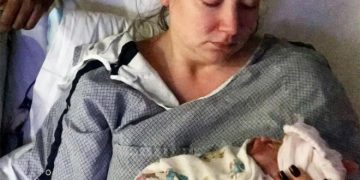 La maestra rechazó la licencia por maternidad después de experimentar una pérdida de embarazo