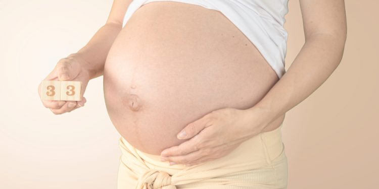 ¡Para la semana 33, su bebé es del tamaño de una piña!