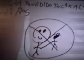 “Prohibido tocar a niños”: dibujo alerta a madre que sus hijos eran maltratados por la niñera