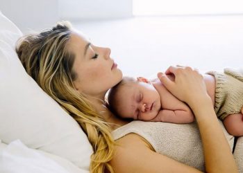 Amber Heard, la actriz de Aquaman 2, presentó a su hija que nació gracias a una madre sustituta