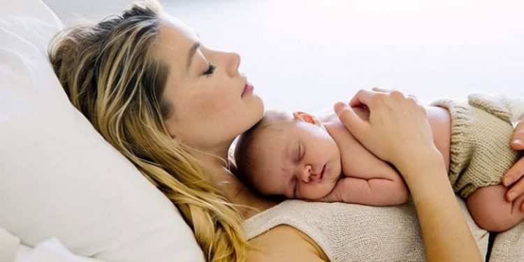 Amber Heard, la actriz de Aquaman 2, presentó a su hija que nació gracias a una madre sustituta